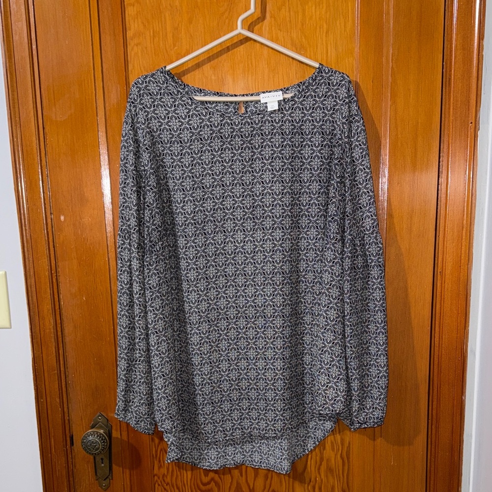 Ava & Viv Black and White Geometric Blouse